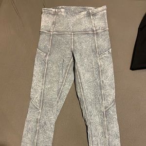 Lululemon leggings. Like new.